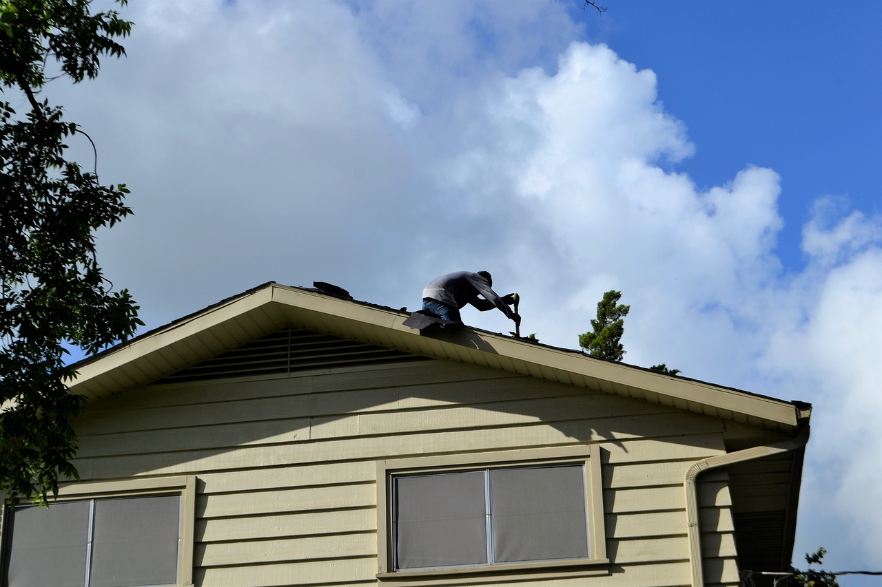 does a black roof make your house hotter